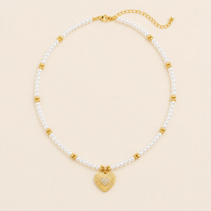 Collier Capri Merveilleuse Bijoux, chaîne perles nacrées dorées pendentif cœur doré