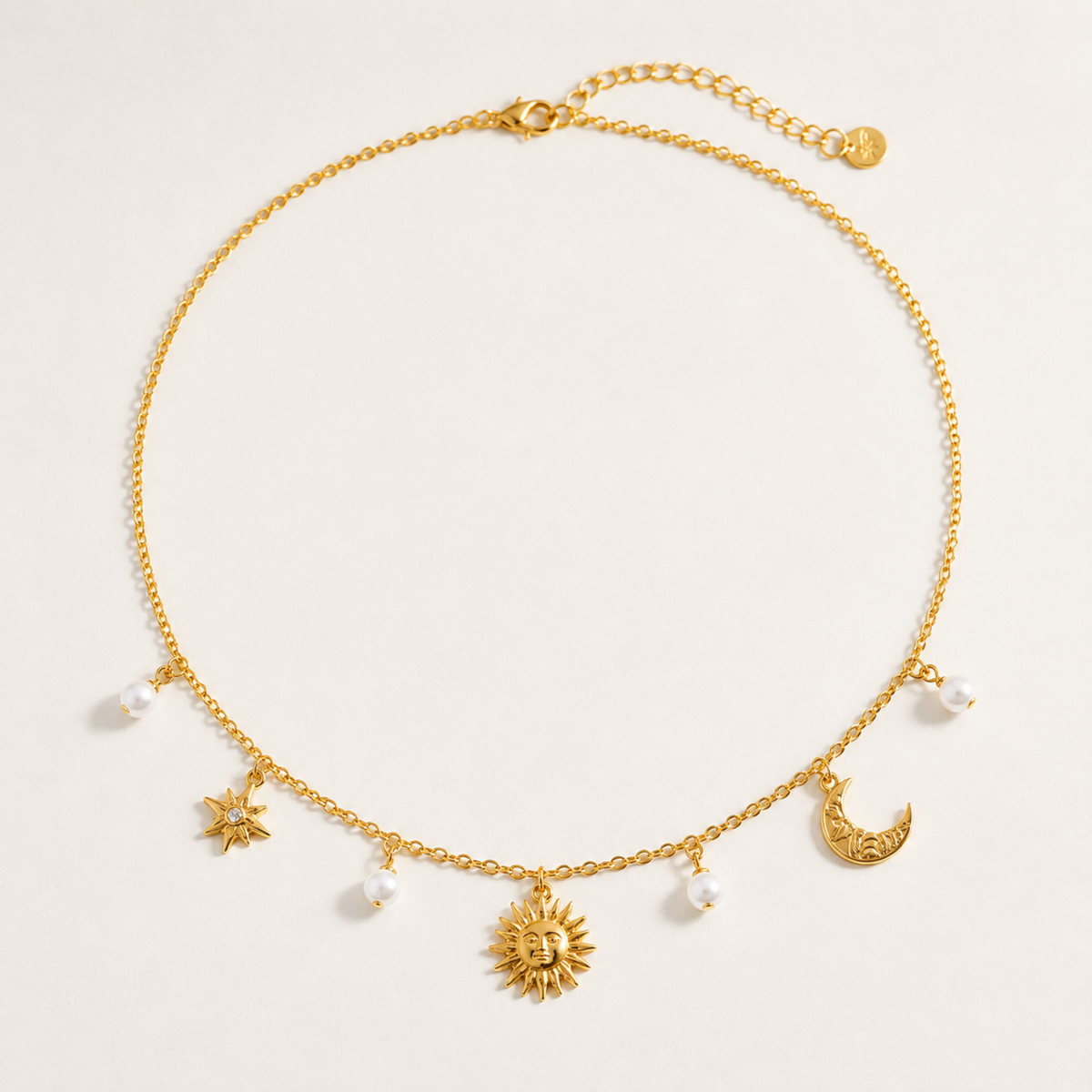Collier Paris Merveilleuse Bijoux, chaîne fine dorée breloques soleil lune étoile nordique perles nacrées suspendues